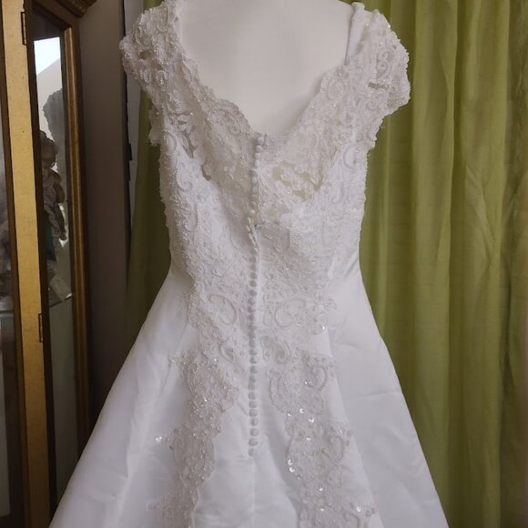 Michaelango Size 18 Wedding Dress 52" Length - Picture 12 of 16